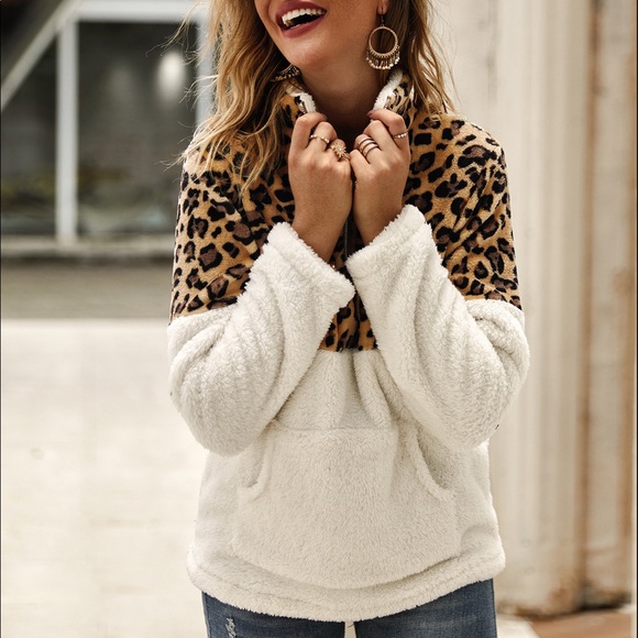 🆕 Leopard Print Furry Zipper Sweater White - Picture 2 of 8